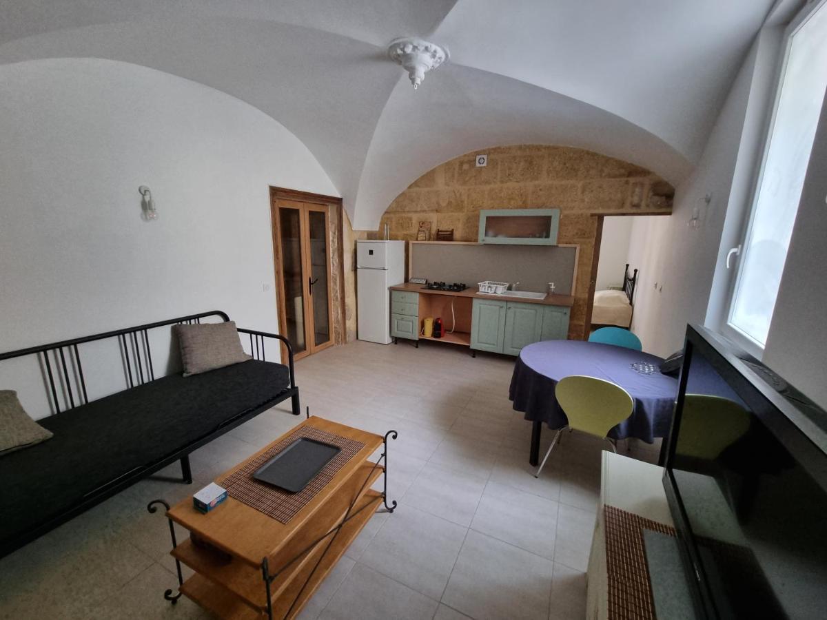 Dans Maison De Maitre, Appartement Independant. Montfrin Zewnętrze zdjęcie
