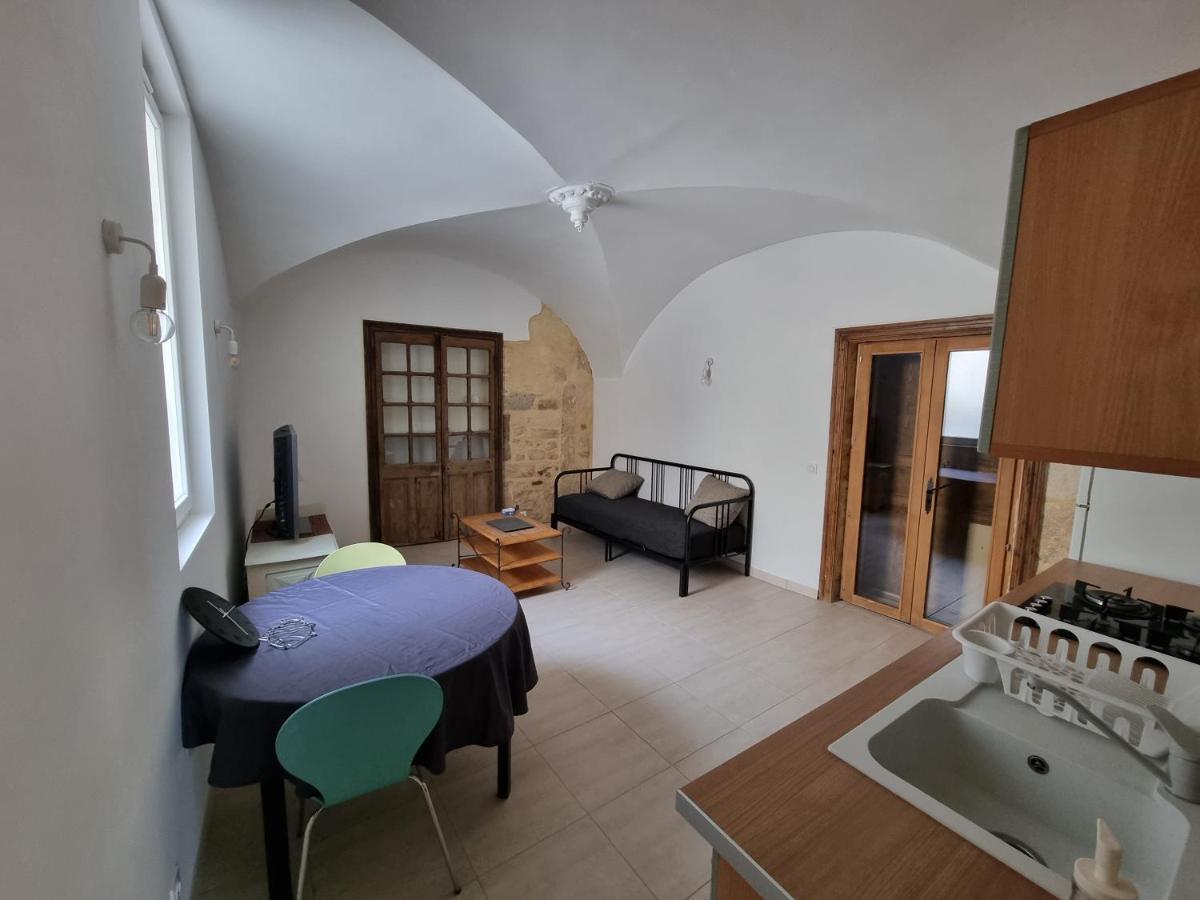 Dans Maison De Maitre, Appartement Independant. Montfrin Zewnętrze zdjęcie